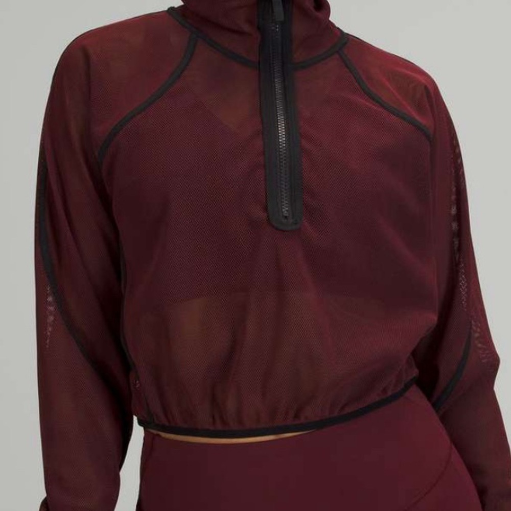 Lululemon RARE Reversible Mesh 1/2 Zip
Black / Red Merlot size 6